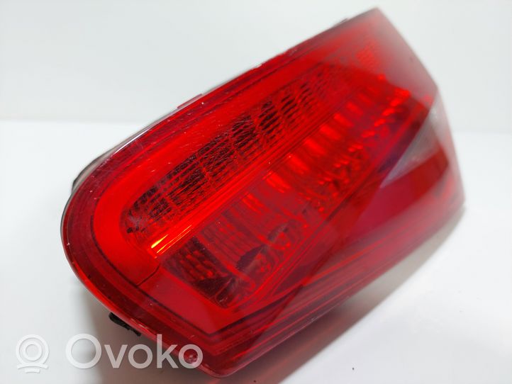 Audi A4 S4 B8 8K Aizmugurējais lukturis pārsegā 2SD01091704