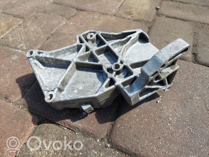 Audi A4 S4 B5 8D Uchwyt / Mocowanie sprężarki klimatyzacji 058260885C