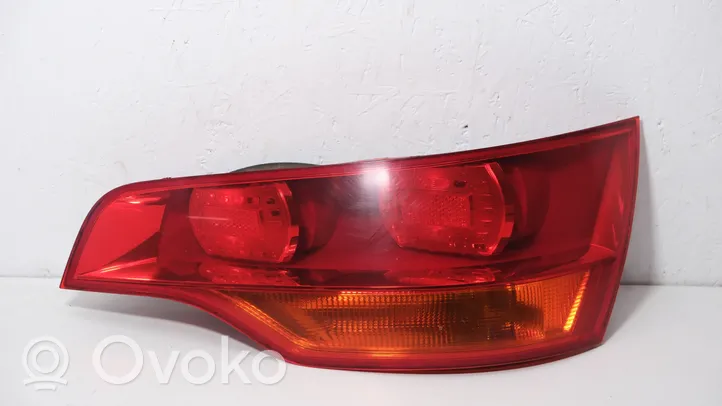 Audi Q7 4L Aizmugurējais lukturis virsbūvē 4L0945094