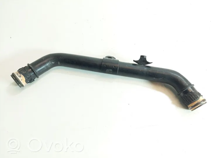 Audi A4 S4 B7 8E 8H Tubo flessibile del liquido di raffreddamento del motore 06D121065L