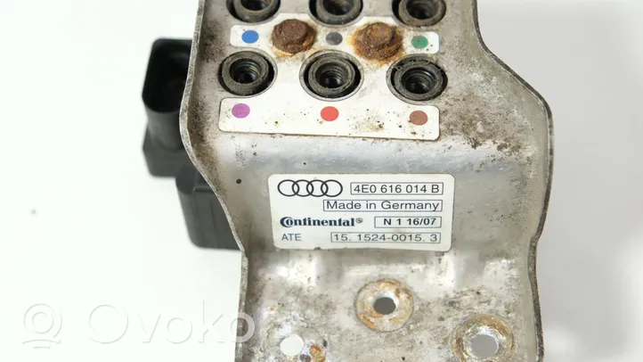 Audi A8 S8 D3 4E Blocco valvola della sospensione pneumatica 4E0616014B