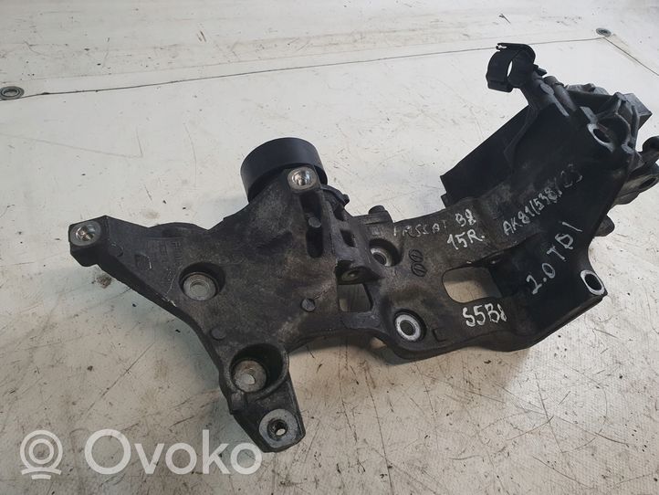 Volkswagen PASSAT B8 Mocowanie alternatora 04L903143B