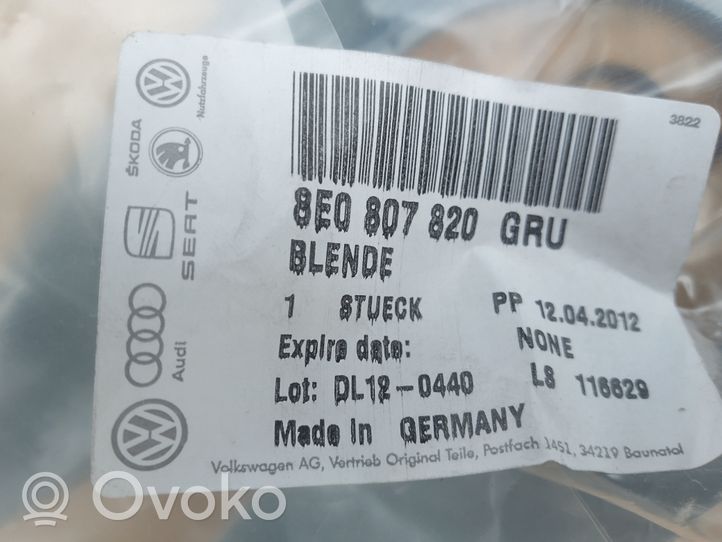 Audi A1 Grille inférieure de pare-chocs avant 8E0807820