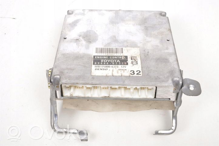 Toyota Corolla E120 E130 Sterownik / Moduł ECU 89666-02320