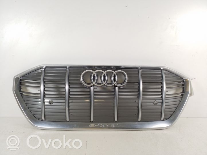 Audi e-tron Etusäleikkö 4KE853651