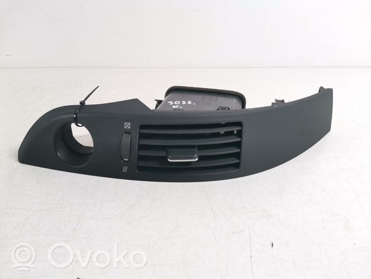 Toyota Corolla Verso AR10 Griglia di ventilazione centrale cruscotto 55670-64010