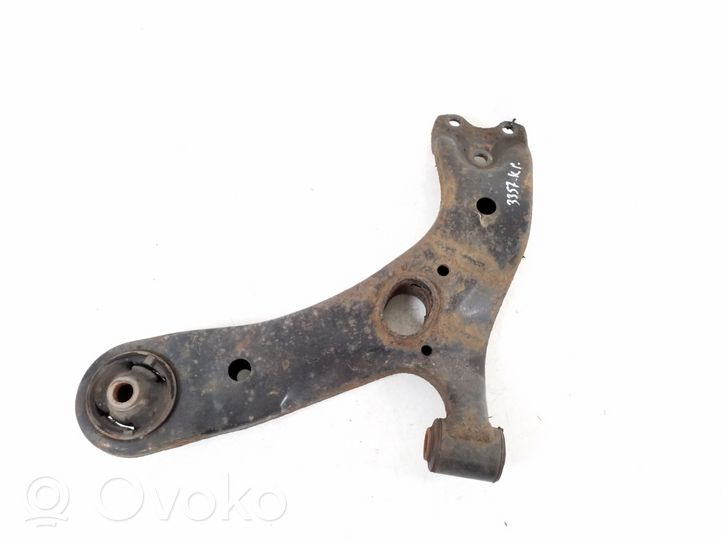 Toyota Avensis T270 Braccio di controllo sospensione anteriore inferiore/braccio oscillante 48069-05080