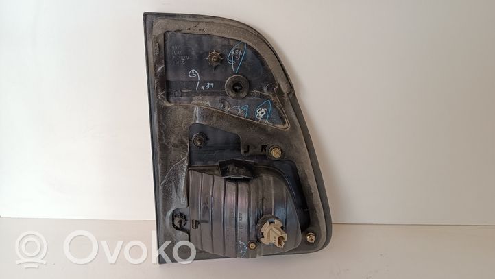 Toyota Land Cruiser (J100) Lampy tylnej klapy bagażnika 