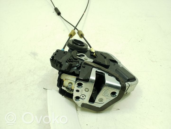 Toyota RAV 4 (XA40) Cerradura de puerta trasera 6905012410