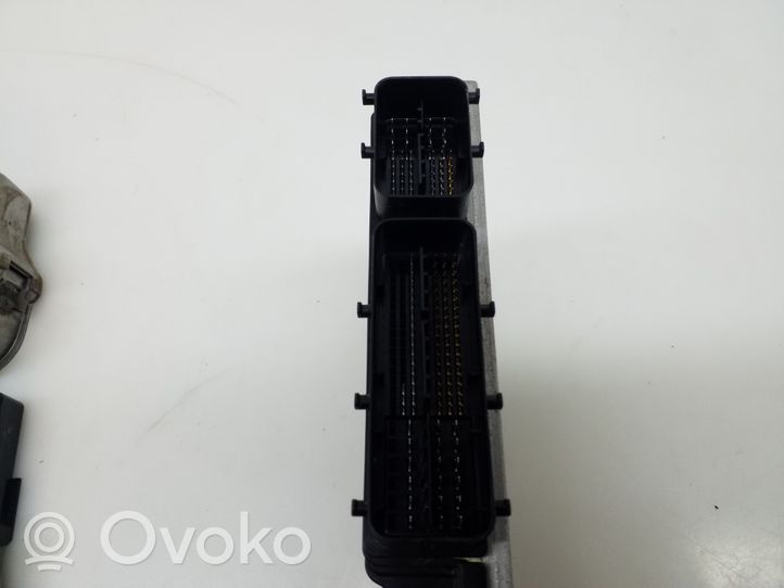 Toyota RAV 4 (XA40) Kit centralina motore ECU e serratura 