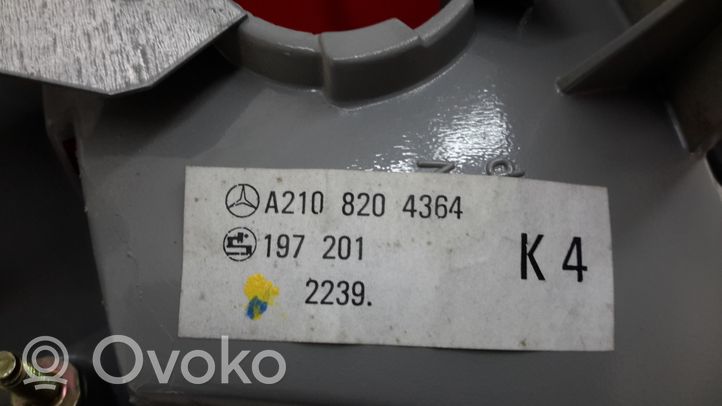 Mercedes-Benz E W210 Aizmugurējais lukturis virsbūvē A2108204364