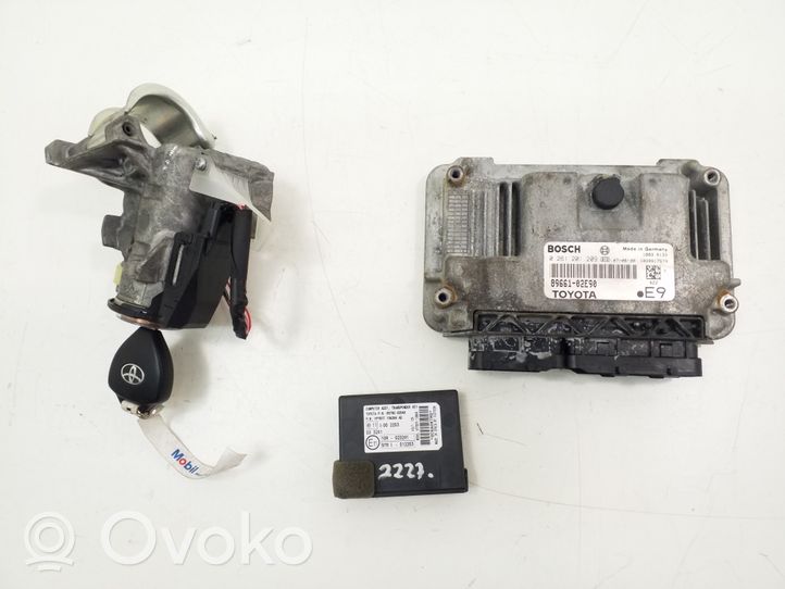 Toyota Auris 150 Komputer / Sterownik ECU i komplet kluczy 