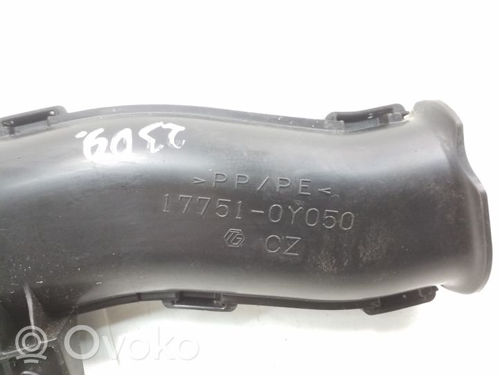 Toyota Yaris Część rury dolotu powietrza 177510Y050