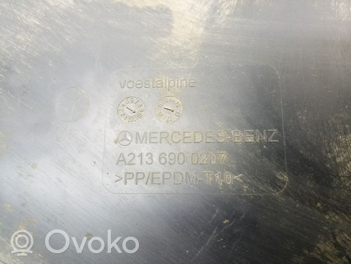 Mercedes-Benz E W213 Bagažinės dugno apsauga A2136900207