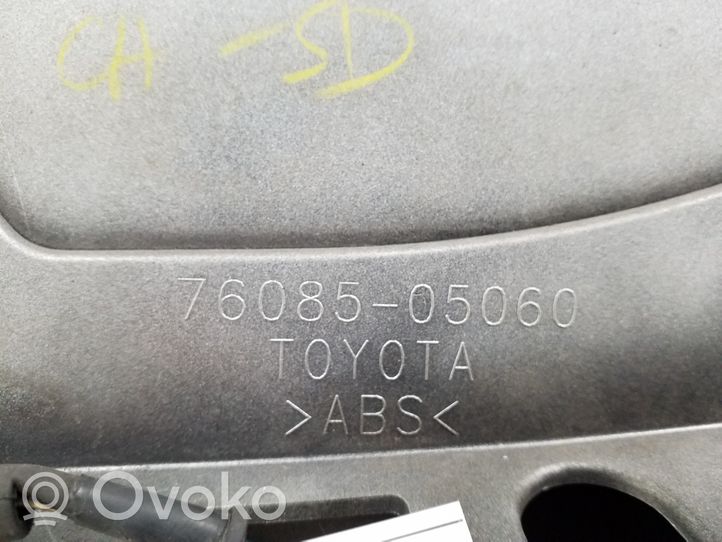 Toyota Avensis T270 Spojler klapy tylnej / bagażnika 7608505060