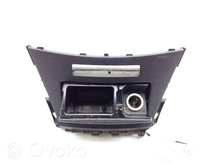 Toyota Avensis T270 Posacenere (anteriore) 5880405903