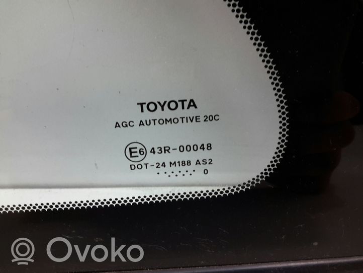 Toyota Avensis T270 Szyba karoseryjna tylna 6272005130