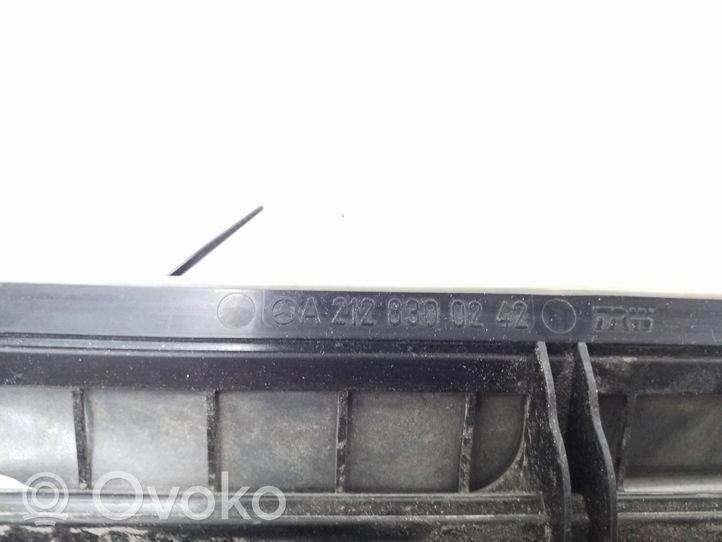 Mercedes-Benz CLS C218 X218 Grill / Wlot powietrza błotnika przedniego A2128300242