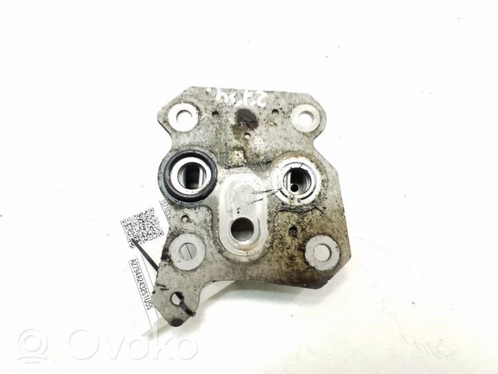 Toyota Yaris Supporto di montaggio del filtro dell’olio 1571033050