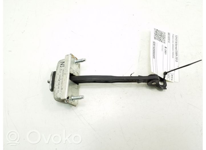 Toyota Verso Etuoven pidätin 686100F010