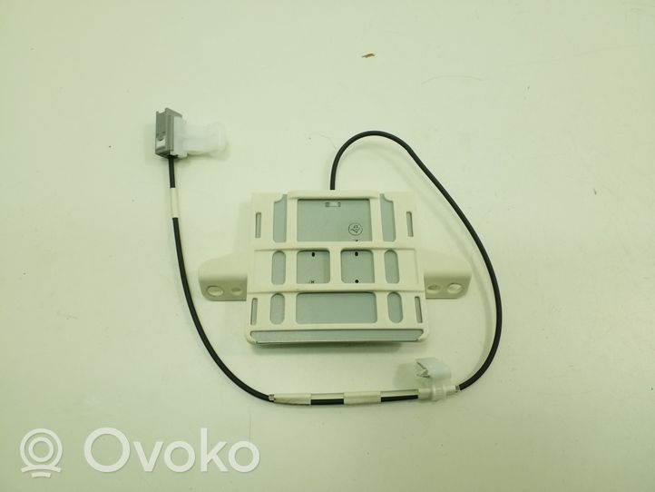 Toyota RAV 4 (XA40) Antenne GPS 8686042052