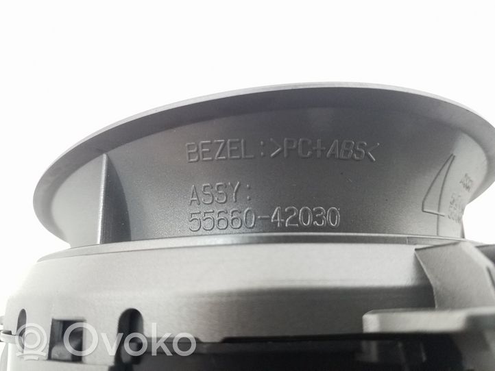 Toyota RAV 4 (XA40) Kojelaudan keskiosan tuuletussuuttimen ritilä 5566042040