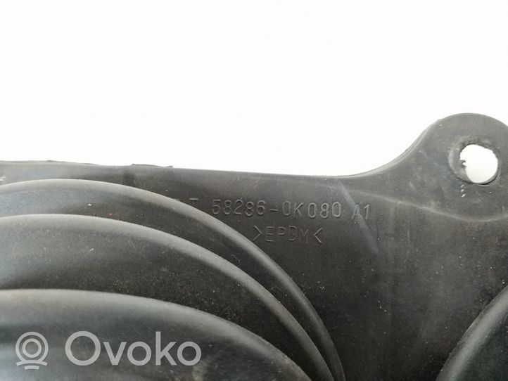 Toyota Hilux (AN10, AN20, AN30) Vaihdevivun/vaihtajan verhoilu nahka/nuppi 58286-0K080