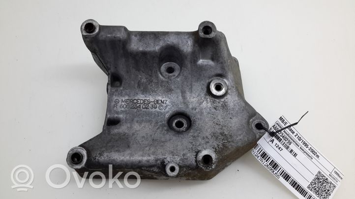 Mercedes-Benz E W210 Support de compresseur de clim A6052340239