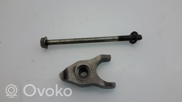 Toyota Avensis T250 Support de pince d'injecteur de carburant 2369527020