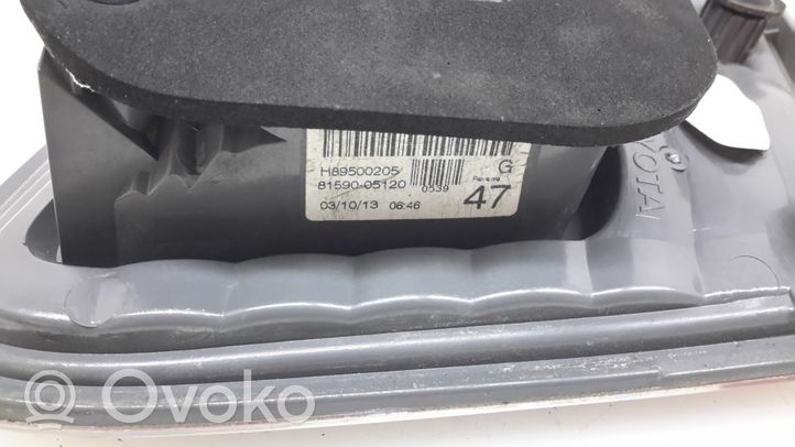 Toyota Avensis T270 Lampy tylnej klapy bagażnika 8159005120