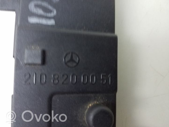 Mercedes-Benz E W210 Leva/interruttore dell’indicatore di direzione e tergicristallo A2108200051