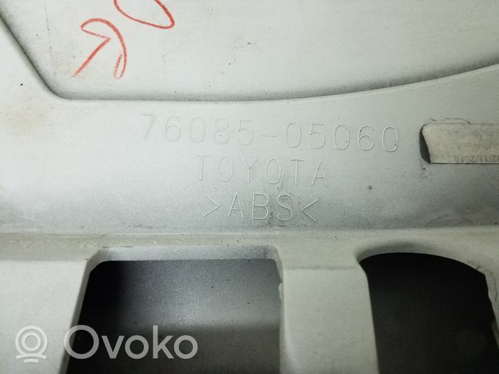 Toyota Avensis T270 Takaluukun/tavaratilan spoileri 7608505060