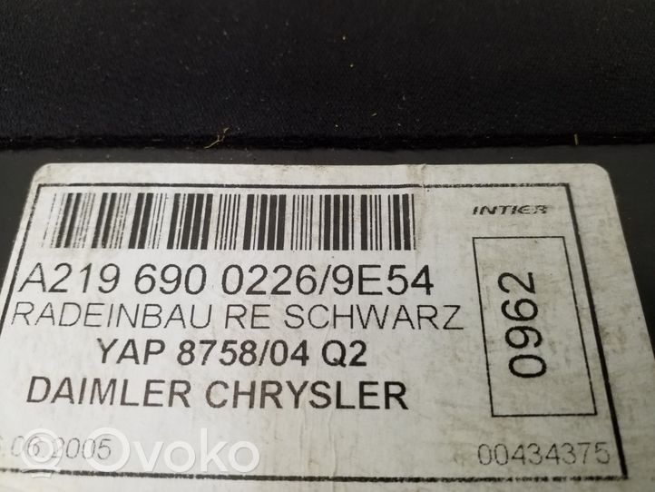 Mercedes-Benz CLS C219 Takaoven kynnyksen suojalista A2196900226