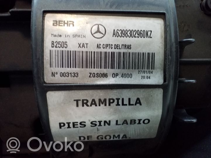 Mercedes-Benz Vito Viano W639 Sisälämmityksen ilmastoinnin korin kokoonpano A6398302960