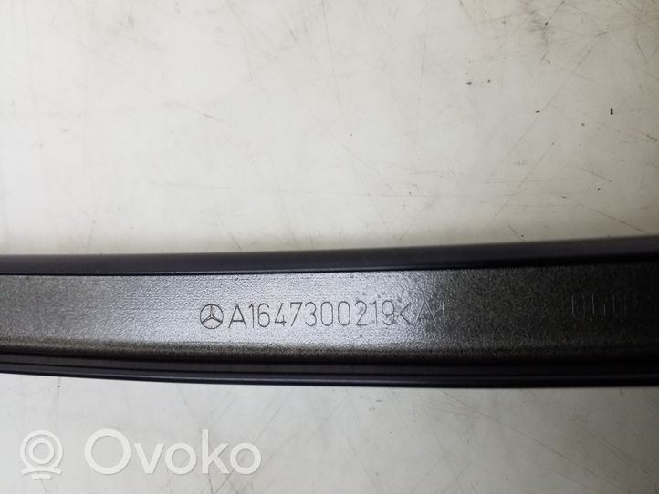 Mercedes-Benz ML W164 Rail de pare-brise de porte arrière A1647300219