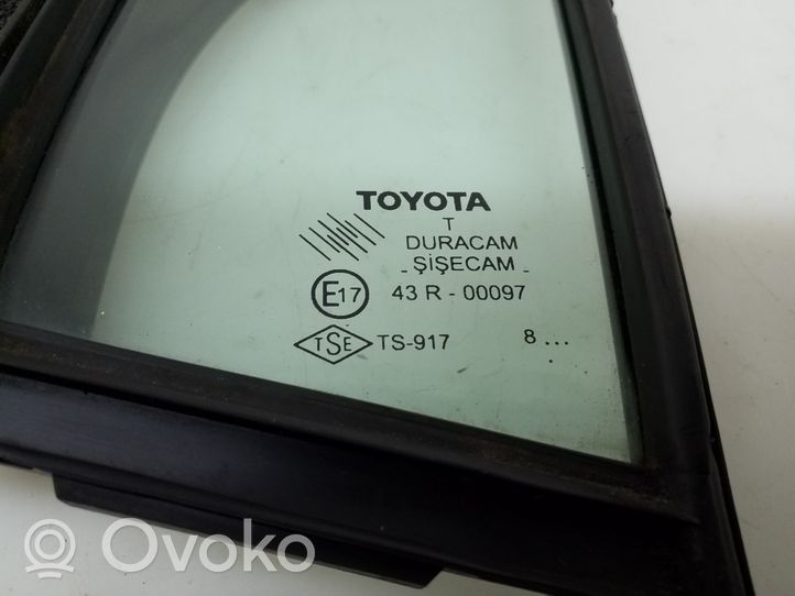 Toyota Yaris Etuoven kulmalasi, neliovinen malli 681260D010