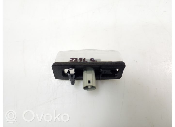 Toyota RAV 4 (XA40) Lampa oświetlenia tylnej tablicy rejestracyjnej 8127053011