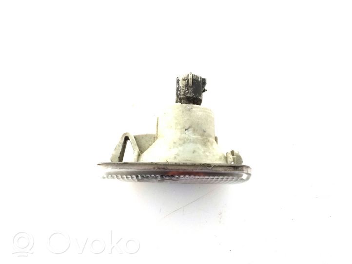 Toyota Corolla Verso E121 Etupuskurin suuntavilkku 8173153010