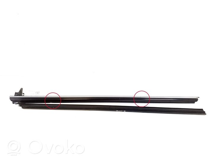 Mercedes-Benz CLK A209 C209 Rivestimento modanatura del vetro della portiera anteriore A2096900180