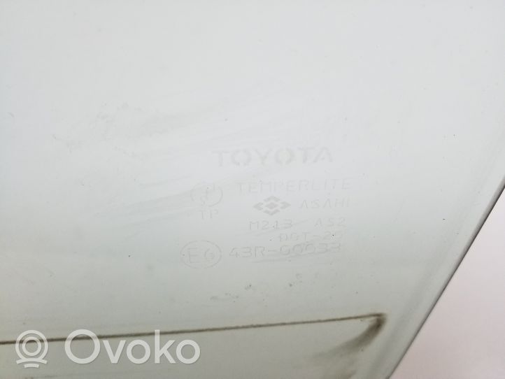 Toyota Avensis Verso Takaoven ikkunalasi 68104-44120