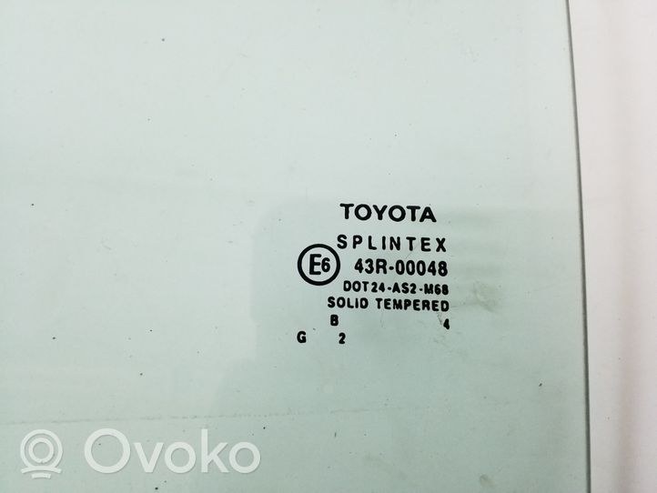 Toyota Avensis T250 Pagrindinis galinių durų stiklas 68104-05100