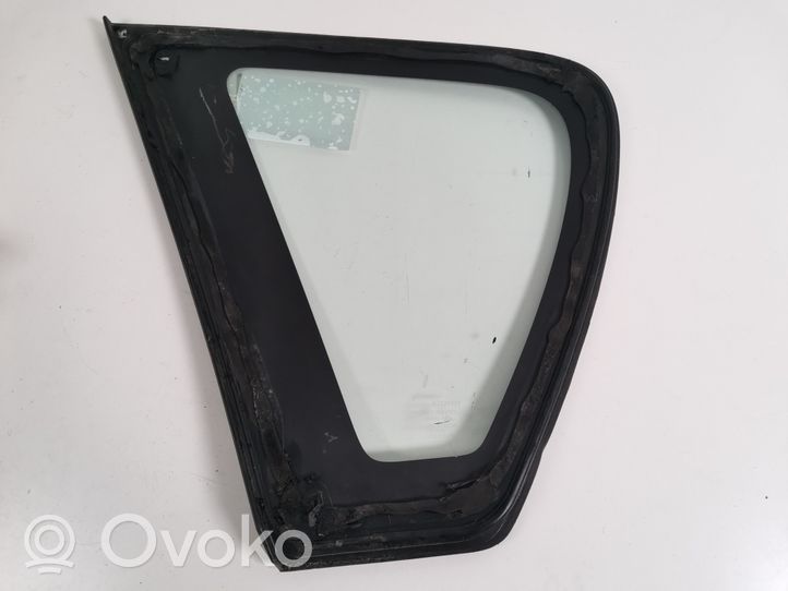 Toyota Corolla Verso E121 Szyba karoseryjna tylna 62710-13120