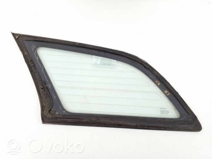 Toyota Avensis T250 Fenêtre latérale avant / vitre triangulaire 62710-05100