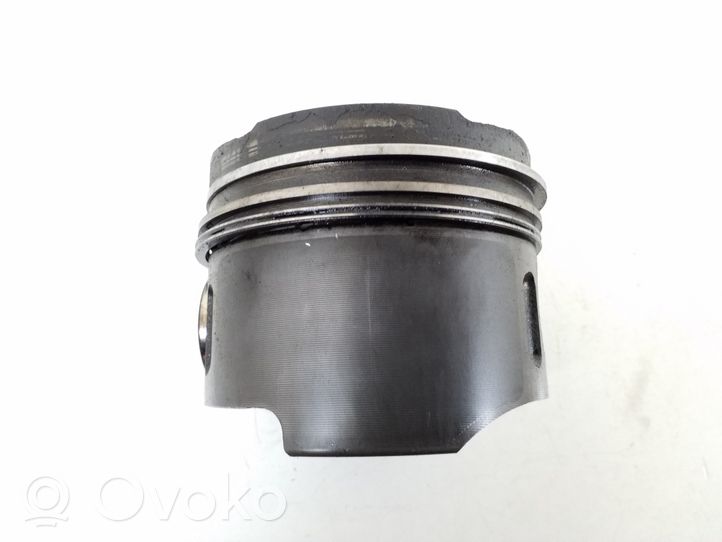 Mercedes-Benz Sprinter W901 W902 W903 W904 Piston with connecting rod A6110301117