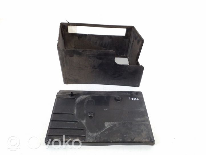 Toyota Avensis T270 Staffa di montaggio della batteria 74431-05100