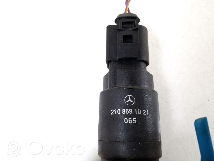 Mercedes-Benz A W169 Bomba del líquido limpiaparabrisas luna delantera A2108691021