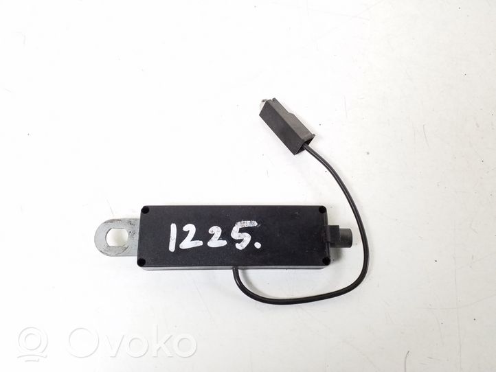 Mercedes-Benz A W169 Antenos stiprintuvas A1698200489