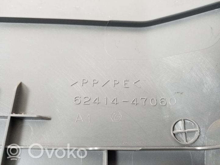 Toyota Prius+ (ZVW40) B-pilarin verhoilu (alaosa) 62414-47060