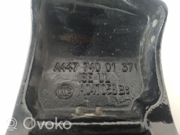 Mercedes-Benz Vito Viano W447 Cerniera inferiore della portiera di carico A4477400137