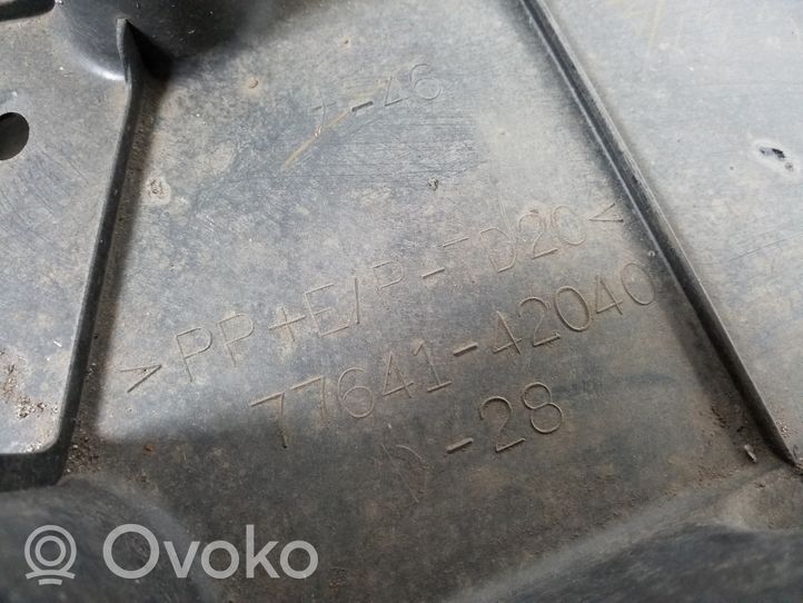 Toyota RAV 4 (XA30) Osłona tylna podwozia pod bagażnik 77641-42040